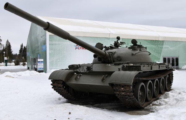 A T-62 tank at a public exhibit of the Russian Ground Forces, 2015. V. Kuzmin – CC BY-SA 3.0