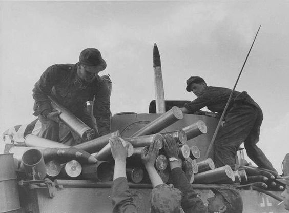 German tank crew Loading shells on a Pz.Kpfw.VI “Tiger”, 1943 Russia, Kursk.