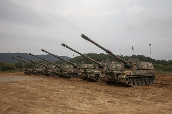 A line up of South Korean K9 Self Propelled Howitzers. Image by 대한민국 국군 Republic of Korea Armed Forces CC BY-SA 2.0 1