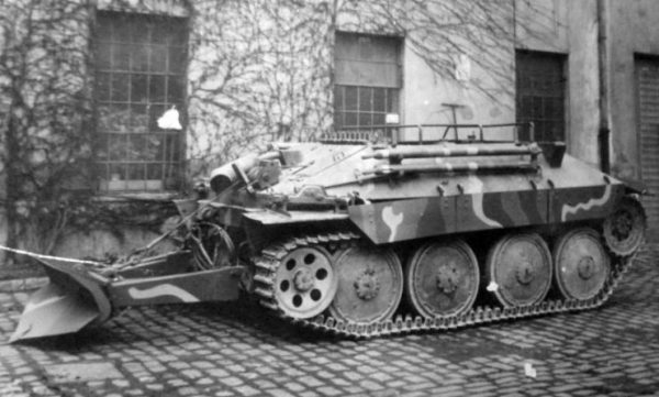 Bergepanzerwagen 38 Hetzer Variant.