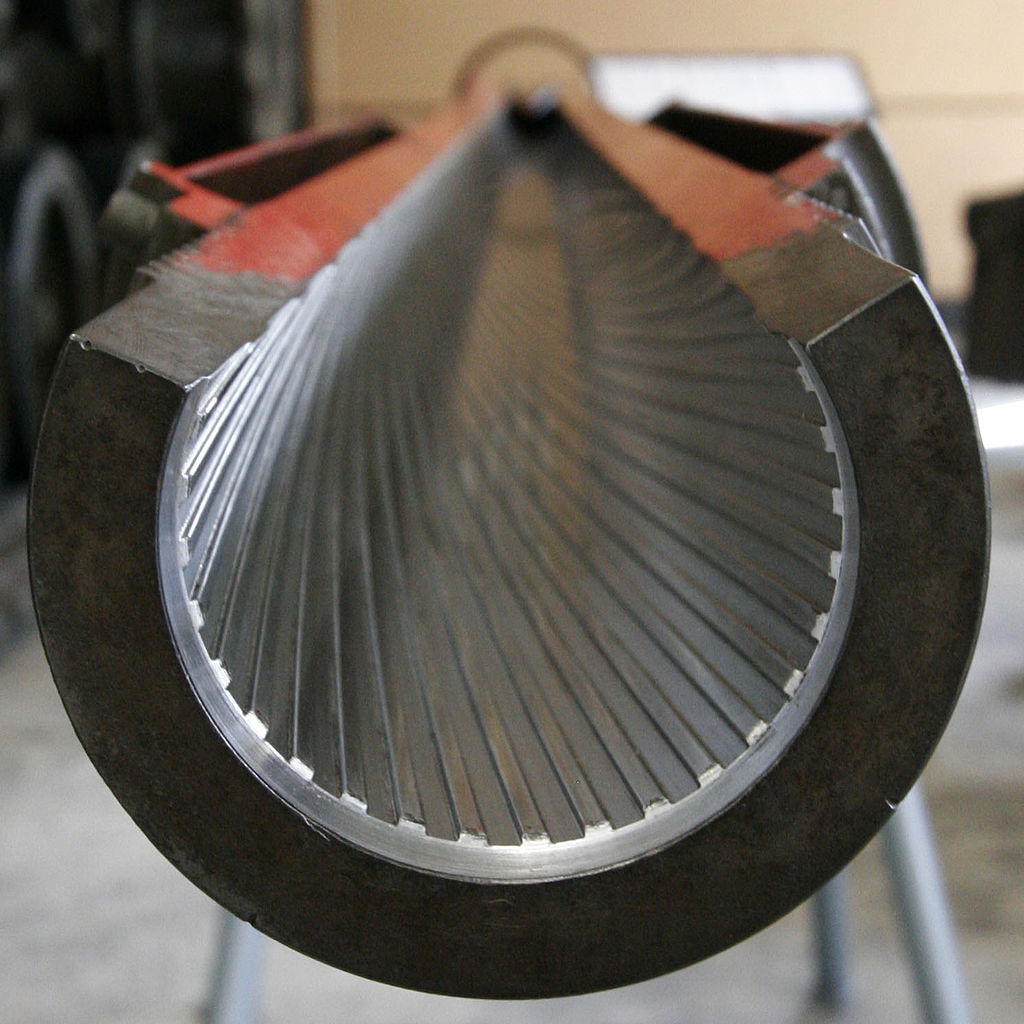 Rifling of a 105 mm Royal Ordnance L7 tank gun. baku13 - CC BY-SA 3.0 Rifling of a 105 mm Royal Ordnance L7 tank gun. baku13 - CC BY-SA 3.0