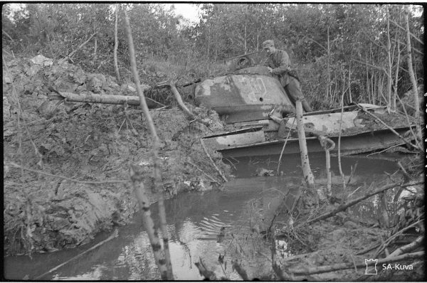 A knocked out T-35-85. Image from SA-kuvat CC BY 2.5