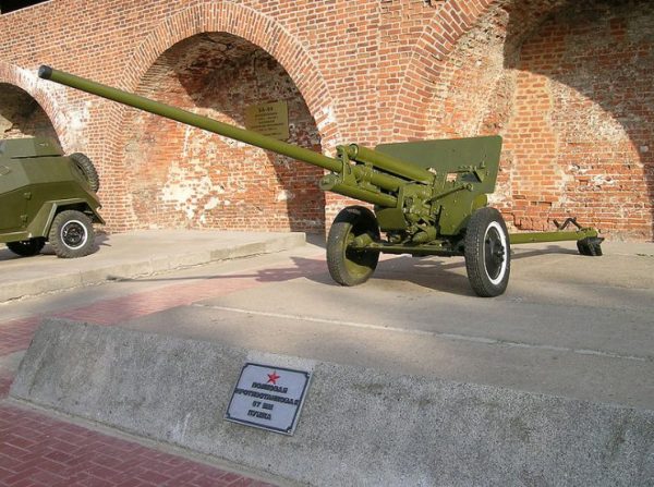 ZiS-2 in the Kremlin of Nizhny Novgorod, Russia. Image by Bukvoed CC BY-SA 3.0