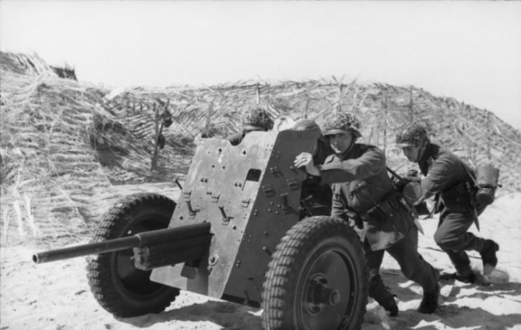 3.7 cm Pak 36.Photo Bundesarchiv, Bild 101I-299-1831-26 Hähle, Johannes CC-BY-SA 3.0