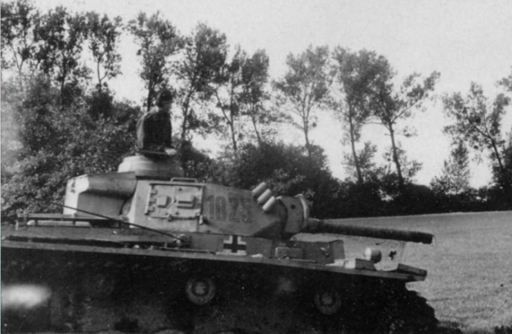 Flammpanzer III 1825 Sd.Kfz. 141 3