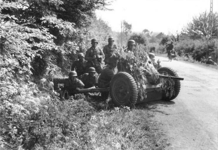 German soldiers with the 3.7 cm Pak 36 anti-tank gun in Belgium, May 1940. Bundesarchiv, Bild 101I-127-0391-21 Huschke CC-BY-SA 3.0