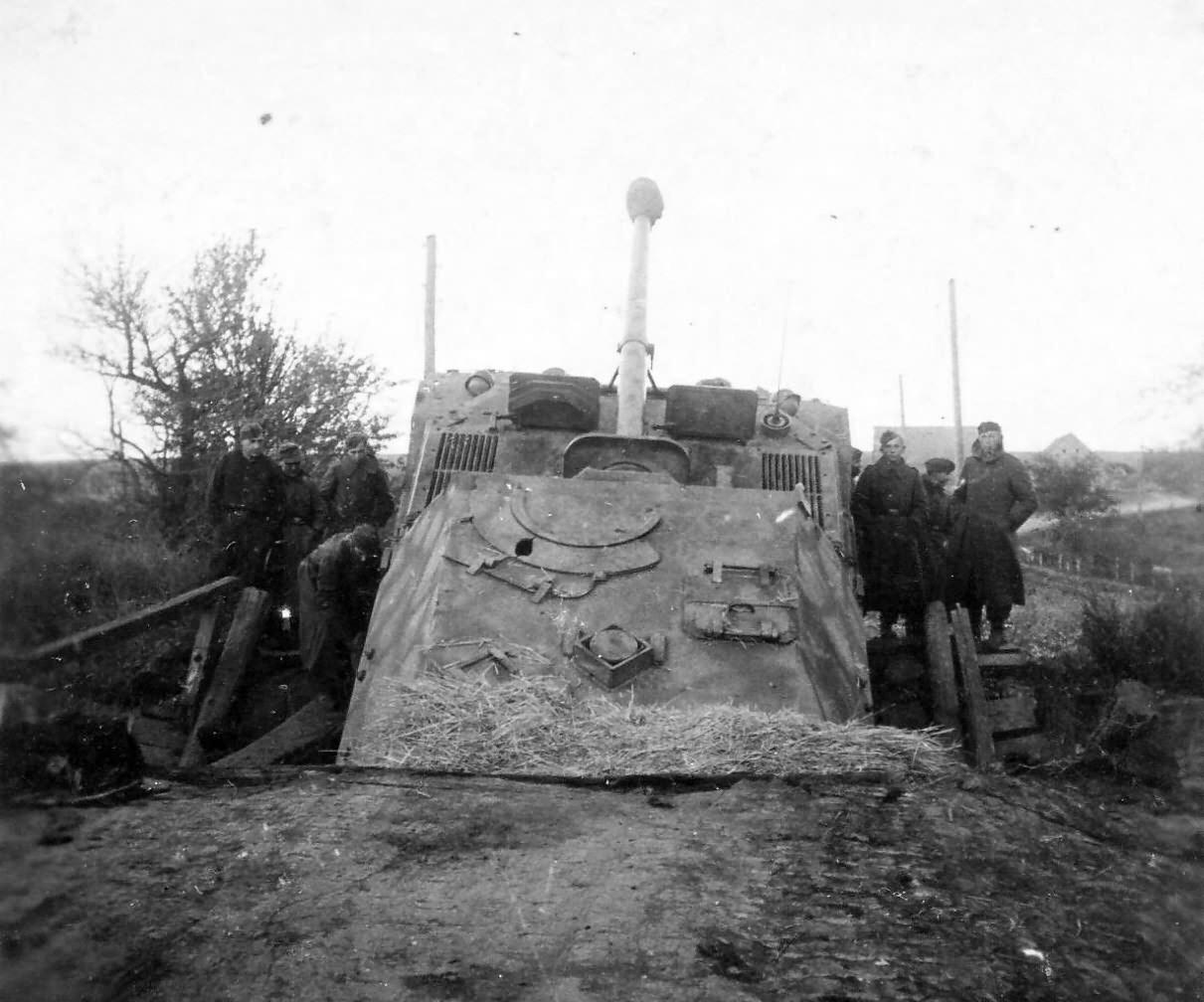 This wooden bridge had no chance against this 70 ton Panzerjäger Tiger (P).