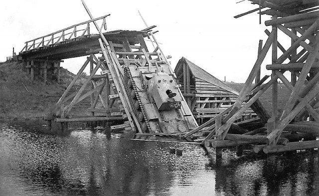 A captured KV1 tank proved to heavy for the bridge